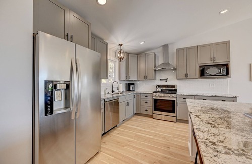 Bailey House | Wonderful Mountain Scenic Views with Freestanding Arcade