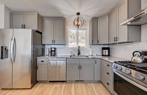 Bailey House | Wonderful Mountain Scenic Views with Freestanding Arcade