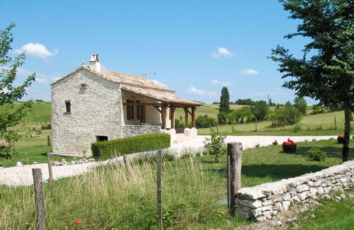 Lalbenque Villa | Wonderful private villa for 4 people with TV, terrace and pets allowed