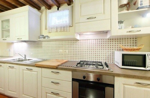 Cortona Villa | Wonderful private villa for 6 guests with private pool, WIFI, A/C, TV, patio and pets allowed
