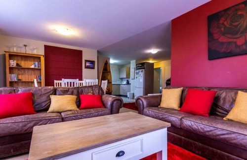 Mount Albert Apartment | Wonderful Penthouse by St. Lukes Mall Carpark&Wifi
