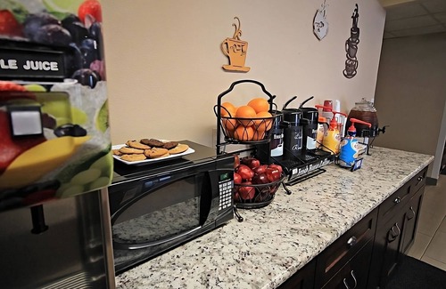 Tri-Cities House | Wonderful Place To Stay! 2 Units w/Kitchen, Free Parking On-Site!