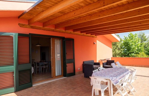 Citta Sant'Angelo House | Wonderful private villa for 6 guests with WIFI, pool, TV, patio and pets allowed, close to Pescara