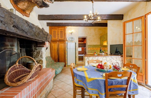 Regusse House | Wonderful private villa for 6 people with private pool, TV, patio and pets allowed