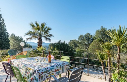 La Bouilladisse House | Wonderful private villa for 6 people with WIFI, private pool, TV, terrace and parking