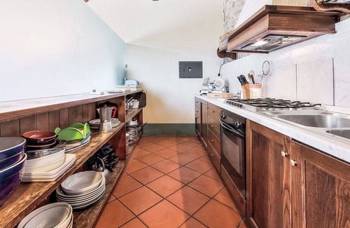 Loro Ciuffenna House | Wonderful private villa for 14 people with private pool, WIFI, balcony and pets allowed