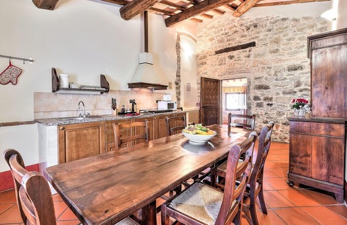 Loro Ciuffenna House | Wonderful private villa for 14 people with private pool, WIFI, balcony and pets allowed