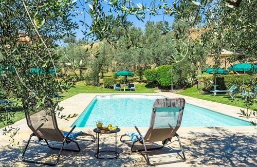 Loro Ciuffenna House | Wonderful private villa for 14 people with private pool, WIFI, balcony and pets allowed