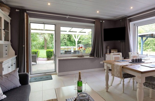 Butjadingen House | Wonderful private villa for 20 people with WIFI, TV, terrace and pets allowed