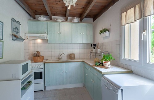 Cheval-Blanc House | Wonderful private villa for 4 people with WIFI, TV, patio and pets allowed