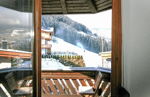 Emberg House | Wonderful private villa for 14 people with WIFI, TV, terrace and parking
