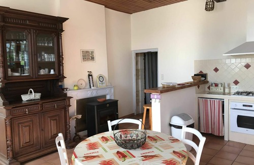 Lalandusse Villa | Wonderful private villa for 8 guests with WIFI, A/C, private pool, TV, terrace and pets allowed