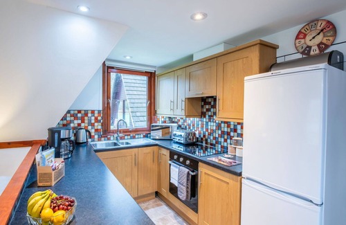 South Laggan House | Wonderful private villa with WIFI, hot tub, TV, terrace, pets allowed and panoramic view