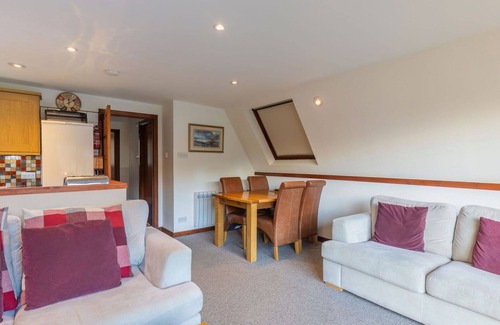South Laggan House | Wonderful private villa with WIFI, hot tub, TV, terrace, pets allowed and panoramic view