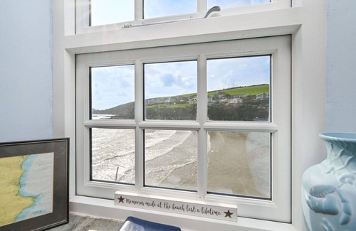 Portmellon House | Wonderful private villa for 4 guests with WIFI, TV, patio and pets allowed
