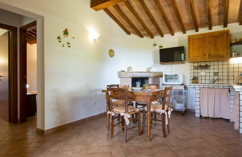 Riparbella House | Wonderful private villa for 5 guests with TV, patio and pets allowed
