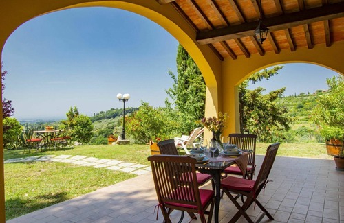Riparbella House | Wonderful private villa for 5 guests with TV, patio and pets allowed