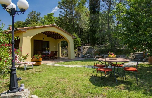 Riparbella House | Wonderful private villa for 5 guests with TV, patio and pets allowed