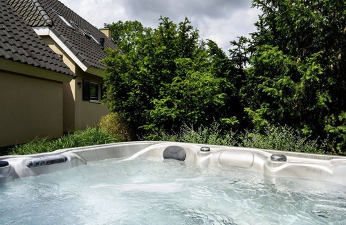 Vlagtwedde House | Wonderful private villa for 6 people with pool, WIFI, TV, terrace and pets allowed
