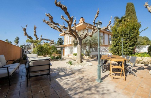 Tamarit House | Wonderful private villa for 9 people with private pool, A/C, WIFI, TV, balcony and pets allowed