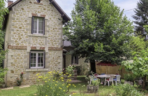Montignac Villa | Wonderful private villa for 5 guests with TV, pets allowed and parking