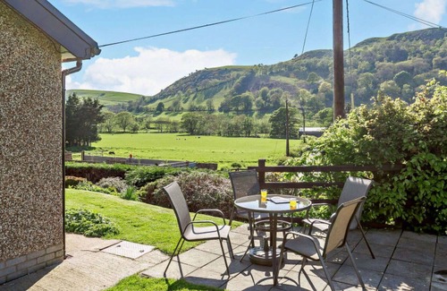 Gwytherin House | Wonderful private villa for 5 guests with TV, panoramic view and parking