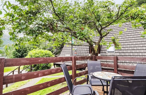 South Laggan House | Wonderful private villa for 4 people with TV, balcony and panoramic view