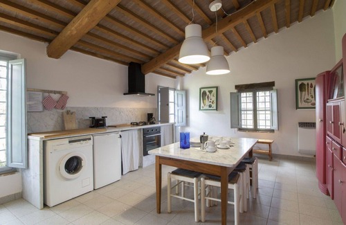 Lorenzana House | Wonderful private villa for 10 guests with WIFI, pool, balcony, pets allowed and panoramic view