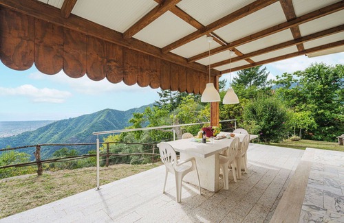 Seravezza House | Wonderful private villa for 6 guests with A/C, WIFI, TV and patio