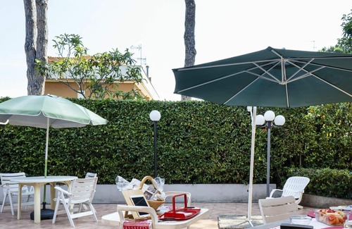 Latina Lido House | Wonderful private villa for 10 people with WIFI, TV, terrace and parking