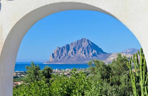 Valderice Villa | Wonderful private villa with hot tub, WIFI, private pool, A/C, TV, terrace and panoramic view