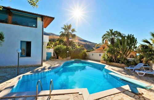 Valderice Villa | Wonderful private villa with hot tub, WIFI, private pool, A/C, TV, terrace and panoramic view