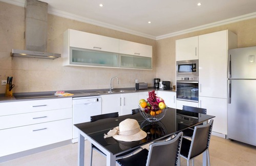 Patio Villa | Wonderful private villa for 12 people with WIFI, A/C, private pool, TV and patio
