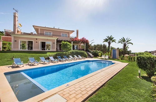 Patio Villa | Wonderful private villa for 12 people with WIFI, A/C, private pool, TV and patio