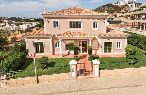 Patio Villa | Wonderful private villa for 12 people with WIFI, A/C, private pool, TV and patio
