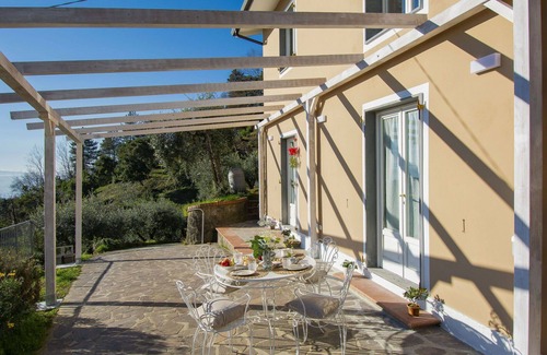 Macchino House | Wonderful private villa for 6 people with WIFI, private pool, hot tub, TV, patio and pets allowed