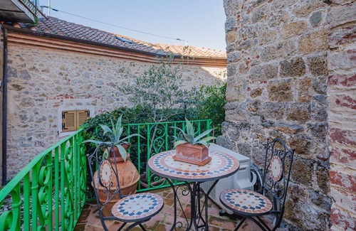 Santa Lucia House | Wonderful private villa for 4 guests with A/C, WIFI, TV and balcony