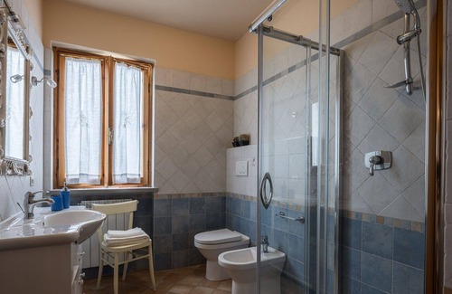 Macchino Villa | Wonderful private villa for 6 people with WIFI, TV, patio, pets allowed, panoramic view and park...