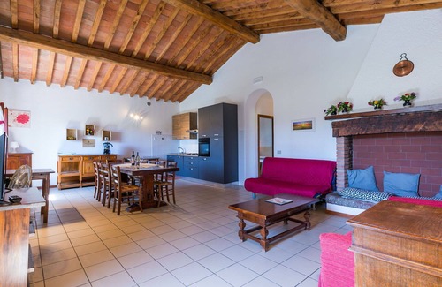 Magliano in Toscana Villa | Wonderful private villa for 12 people with TV, patio, pets allowed, panoramic view and parking