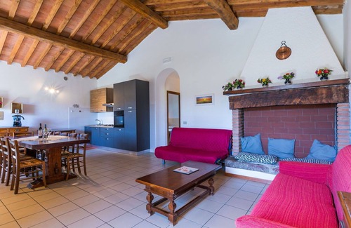 Magliano in Toscana Villa | Wonderful private villa for 12 people with TV, patio, pets allowed, panoramic view and parking