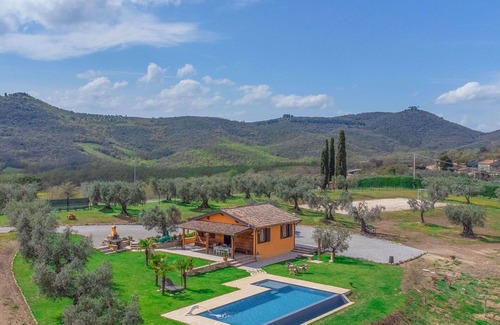 Panicale House | Wonderful private villa for 4 guests with WIFI, A/C, private pool, TV and balcony