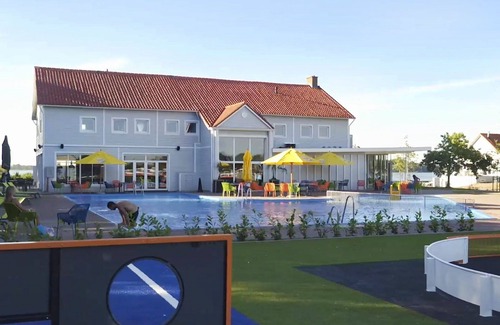 Nunspeet House | Wonderful private villa for 4 guests with pool, WIFI, TV and terrace