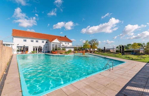 Nunspeet House | Wonderful private villa for 6 guests with WIFI, pool, TV and terrace