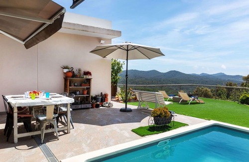 Tordera House | Wonderful private villa for 5 people with A/C, WIFI, private pool, TV, pets allowed and parking