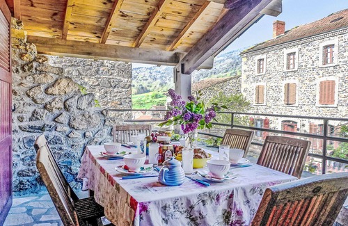 Blassac House | Wonderful private villa for 6 guests with WIFI, TV, terrace and pets allowed