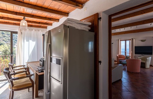 Canari House | Wonderful private villa for 6 guests with WIFI, private pool, A/C, TV, patio and pets allowed
