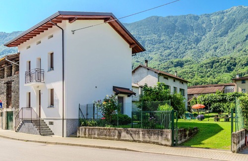 Piantedo House | Wonderful private villa for 5 guests with WIFI, TV, patio and pets allowed