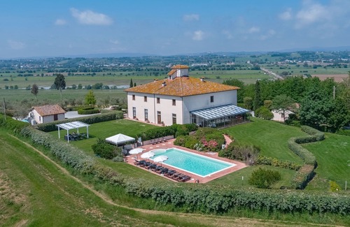 Le Piazze Villa | Wonderful private villa with WIFI, private pool, sauna, A/C, hot tub, TV, patio, close to Cortona