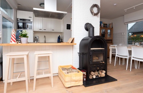 Renesse House | Wonderful private villa for 6 guests with WIFI, TV and patio