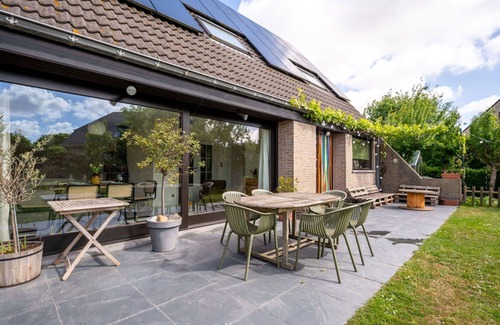 Bredene Villa | Wonderful private villa for 6 people with A/C, WIFI, TV, terrace and pets allowed
